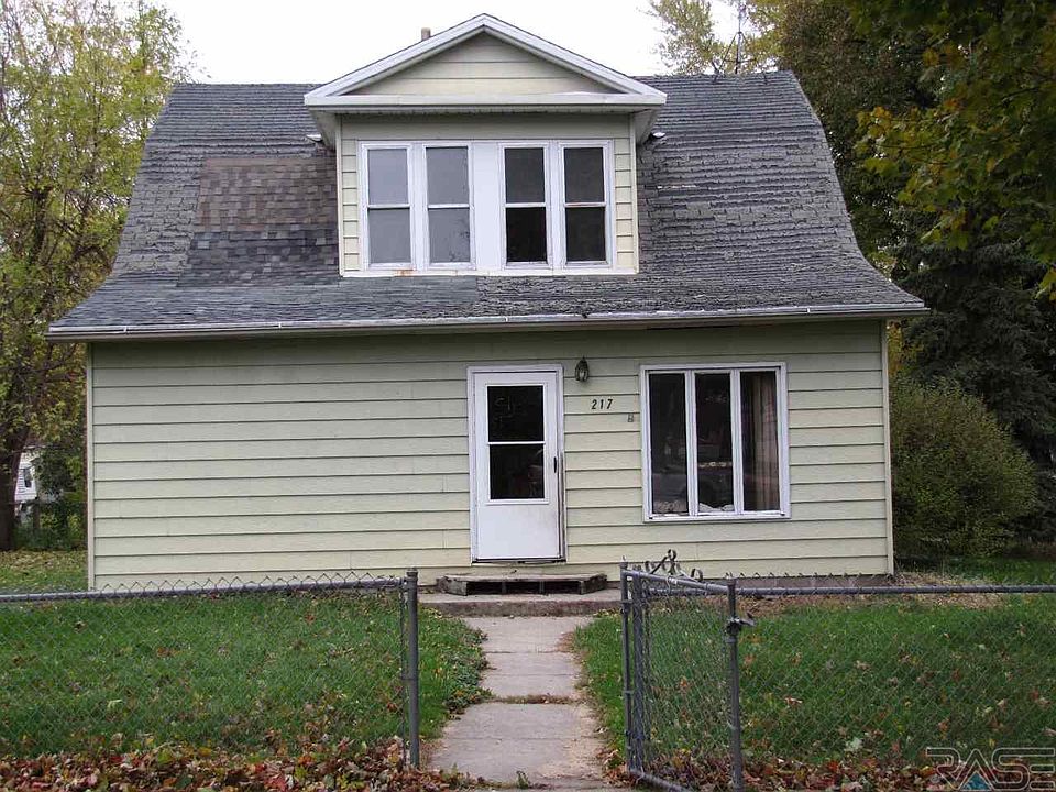 1st image of 217 E Crawford St