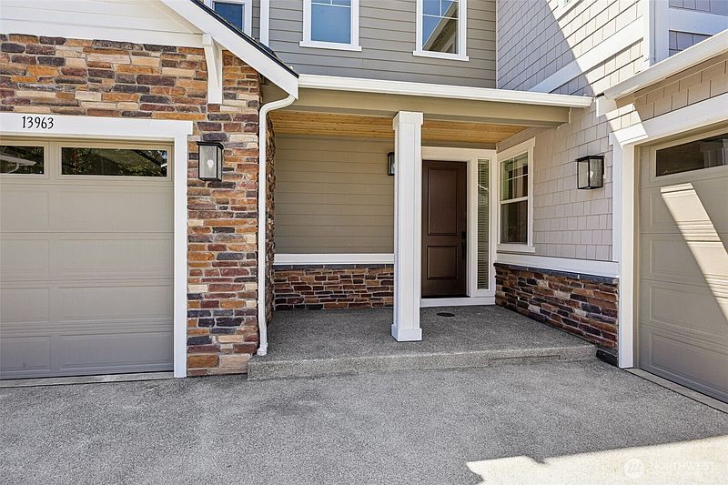 2nd image of 13910 207th Avenue E #1384