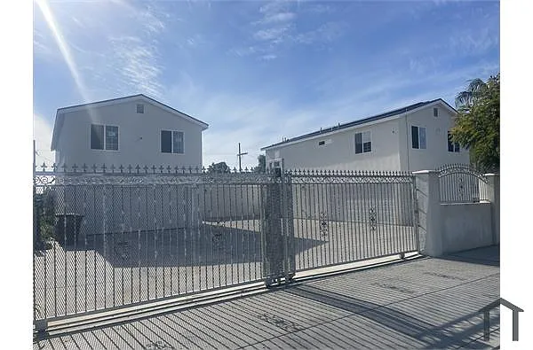 Building Photo - 2255 Irving Ave #2261-63
