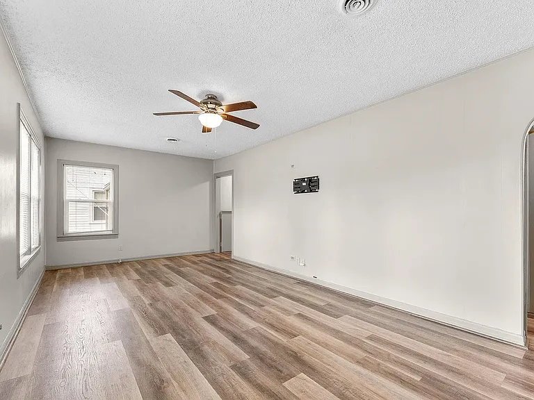 640 S Kentwood Ave — Photo 5