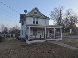 432 W Cherry St, Lancaster, WI 53813