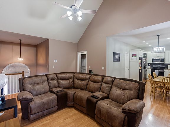 4th image of 10564 Fielding Rd