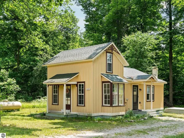10090 E 48th Rd, Cadillac, MI 49601