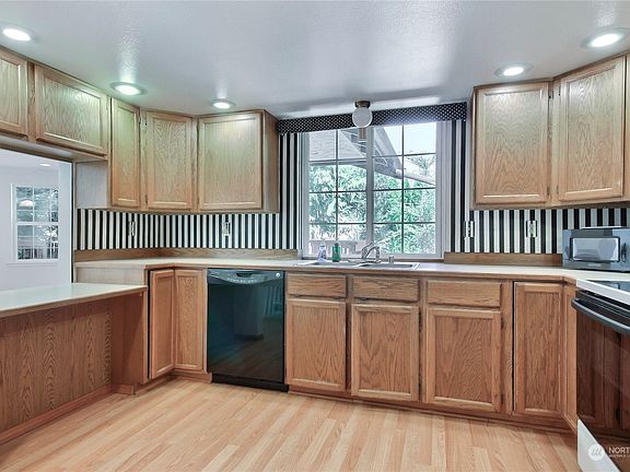 3rd image of 5605 77th Street E
