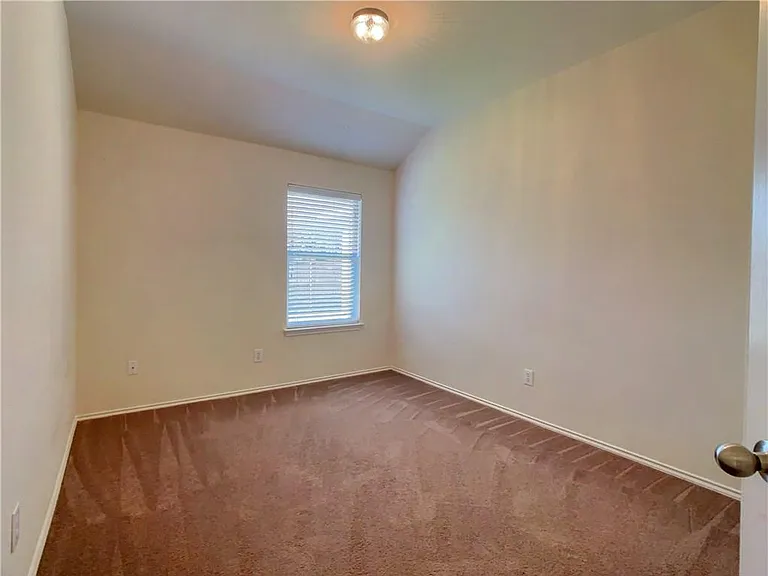 1413 Rainbow Parke Dr — Photo 12