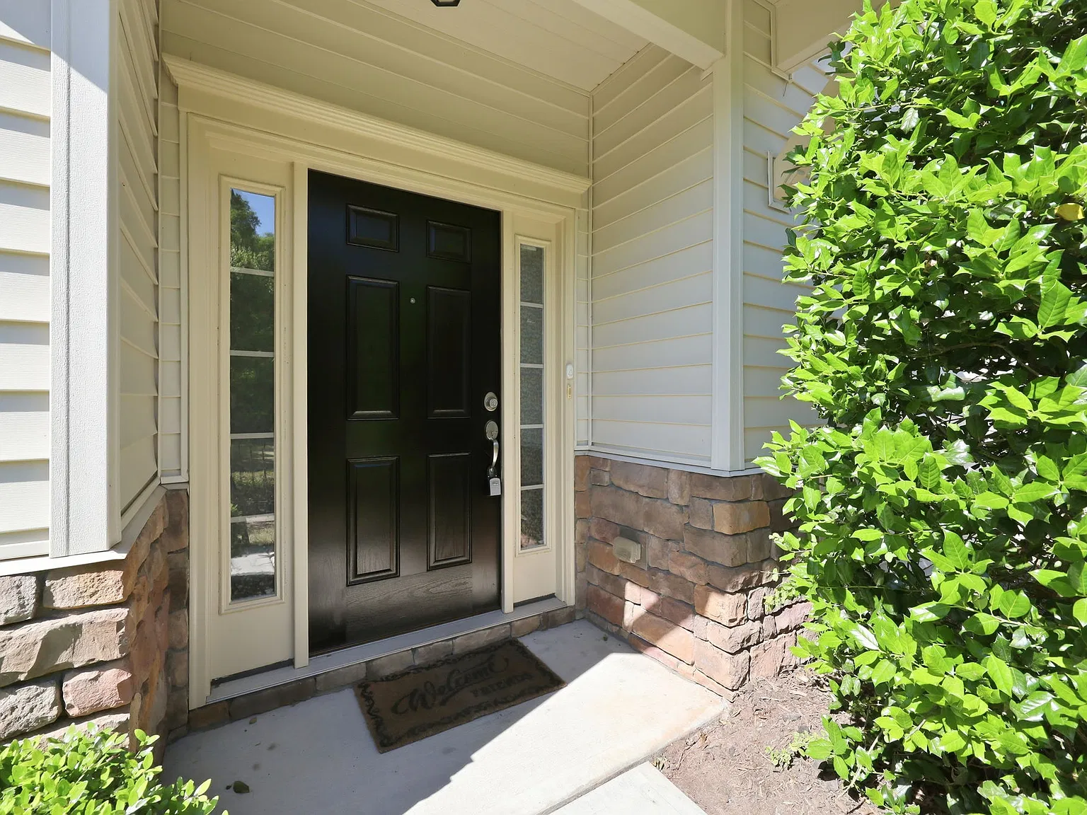3 bed, 2.5 bath, 2017 sqft, $2,299 — Photo 3
