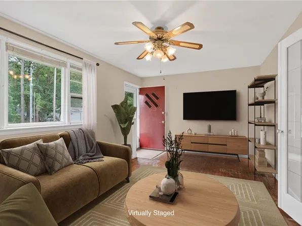 352 Hurdle Dr, Chesapeake, VA 23322