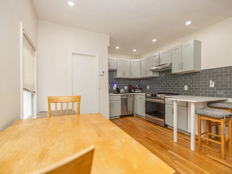 286 Ferry St #286 — Photo 4