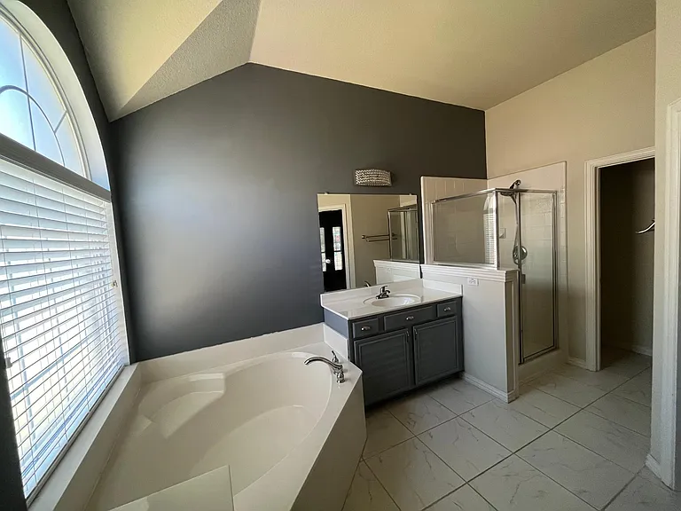 6021 Blue Spruce Ln — Photo 13