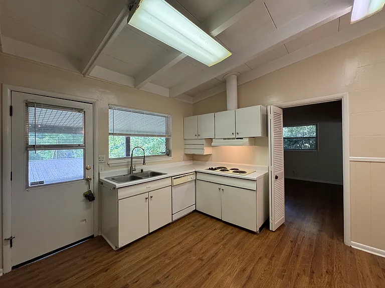 3930 Montclair Rd — Photo 10