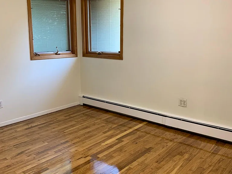 934 Oakland Ct — Photo 10
