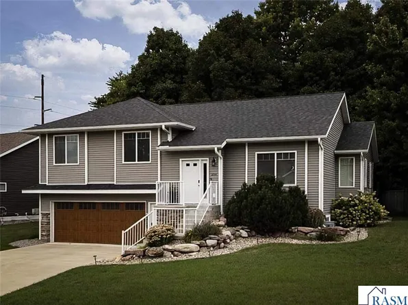 304 Tanager Rd, Mankato, MN 56001