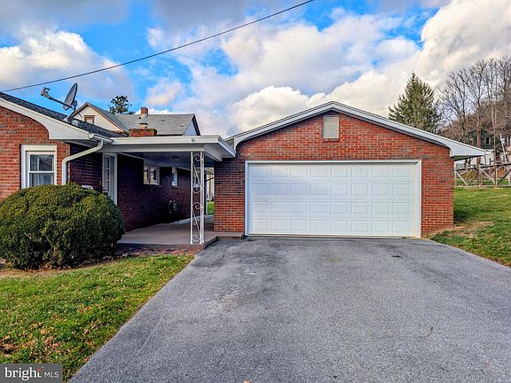 2nd image of 619 N Spring St