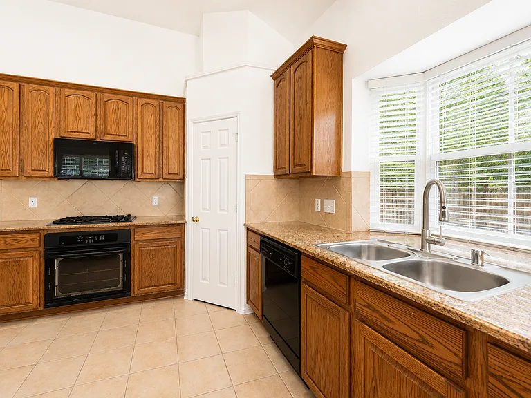 10057 Wyndbrook Dr — Photo 24