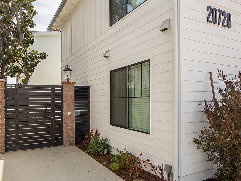 20700 Anza Ave — Photo 32