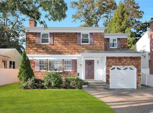 15 Garfield Pl, East Northport, NY 11731