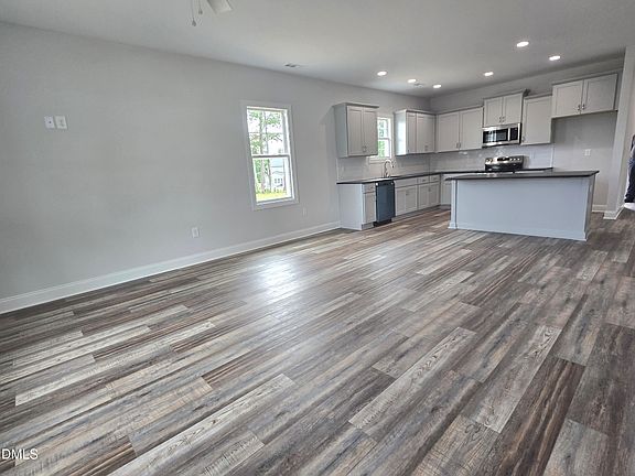 2nd image of 178 Jenkins St