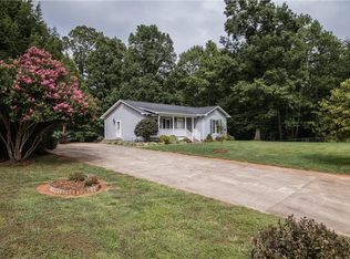 9431 Westridge Dr, Hickory, NC 28601