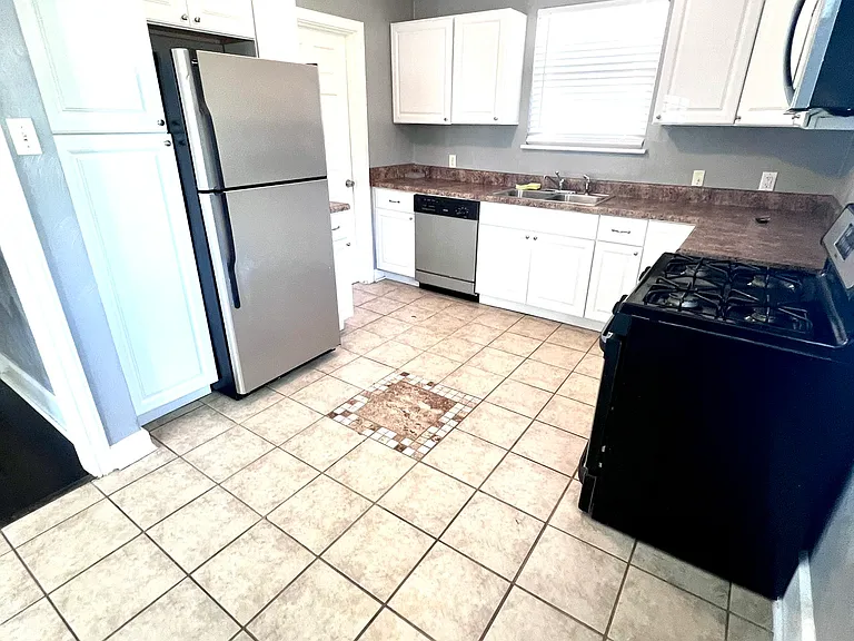 210 Pennsylvania Ave #1 — Photo 10