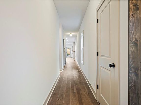 4th image of 4332 Forest Ave