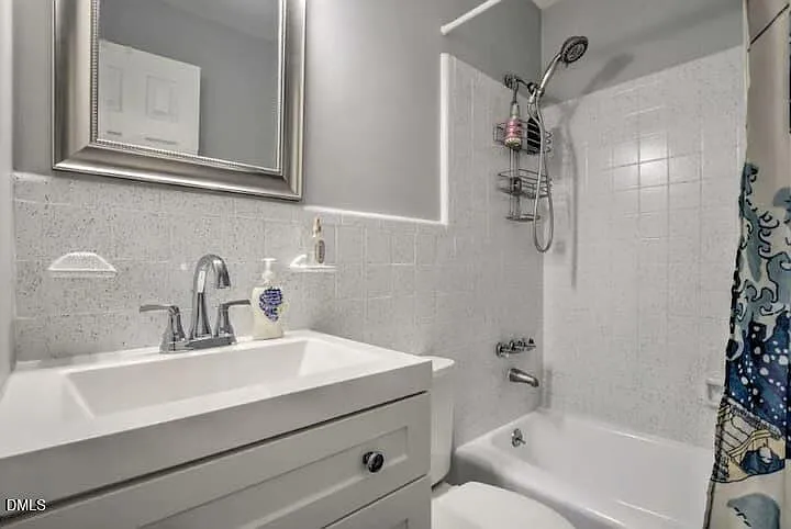4701 Blue Bird Ct #E — Photo 18