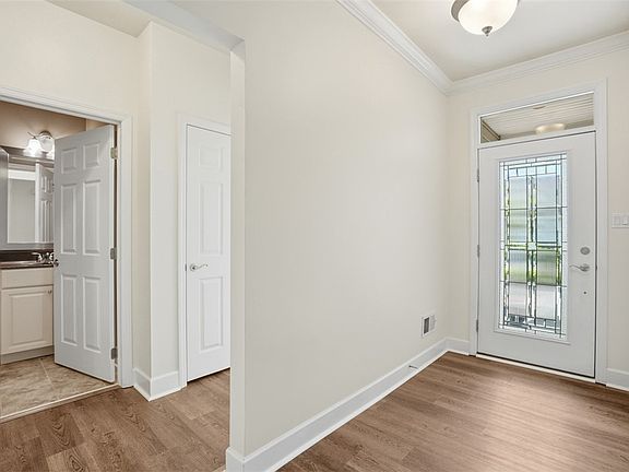 4th image of 618 Old Glory Ln