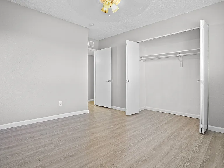 Paso Oeste Apartments — Photo 15