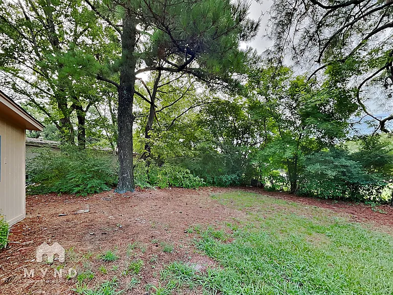 6590 Embassy Cir — Photo 18