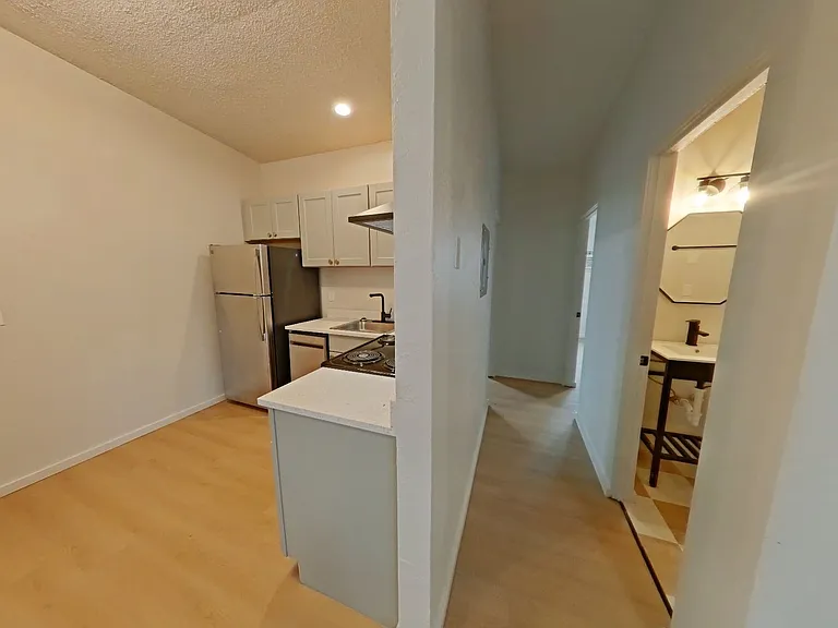 University Manor - Newly Renovated Units just a short walk from Campus! — Photo 48