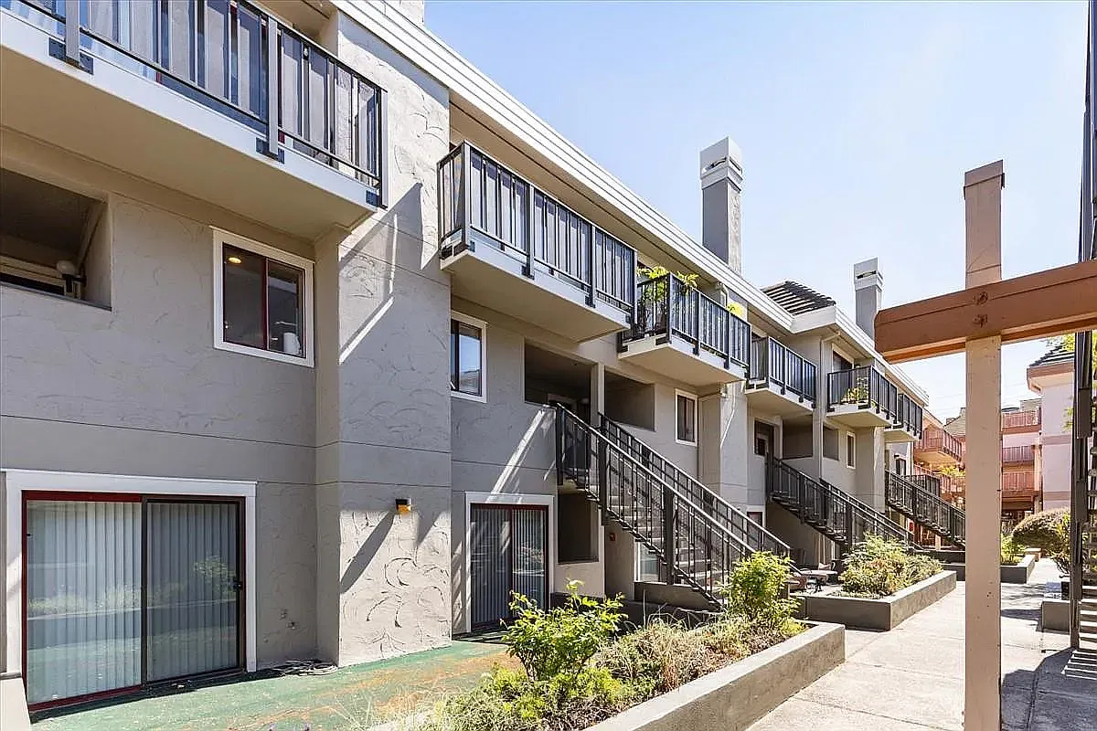4159 El Camino Way — Photo 2