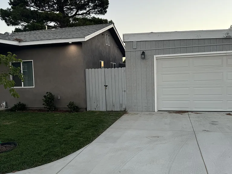 3265 W Avenue L #4 — Photo 7