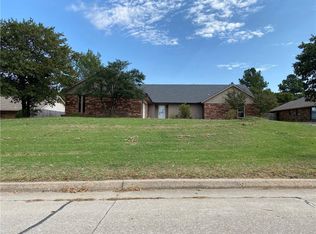 700 Buckboard Ln, Midwest City, OK 73130