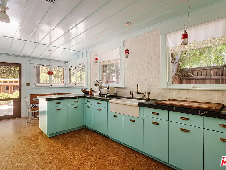 1951 Canyon Dr — Photo 10
