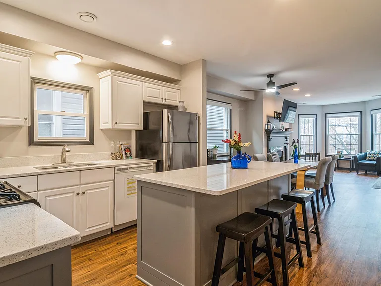 1059 W Cornelia Ave #2 — Photo 10