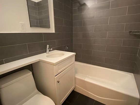 5th image of 231 E 81st St APT 3D