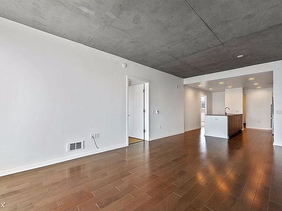 4th image of 45 Bartlett St Unit 305