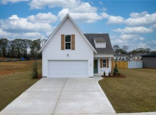 160 Firefly Ln, Opelika, AL 36804