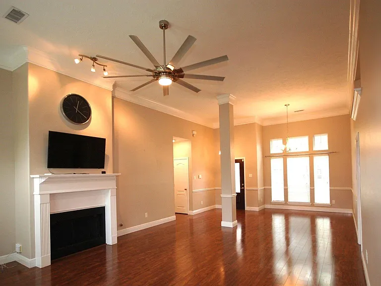 21818 Windsor Castle Dr — Photo 2