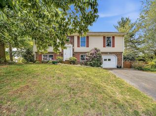 300 Brittany Ln, Salem, VA 24153