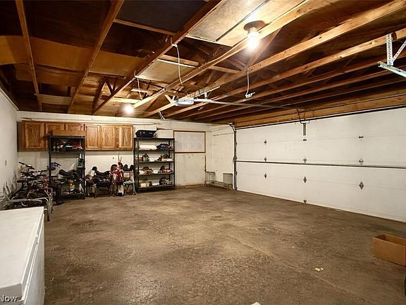 2nd image of 831 N Crestline St