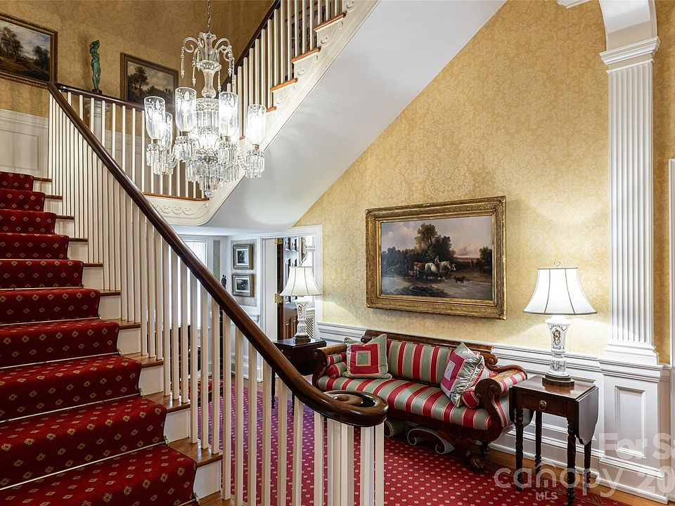 31st image of 324 Vanderbilt Rd
