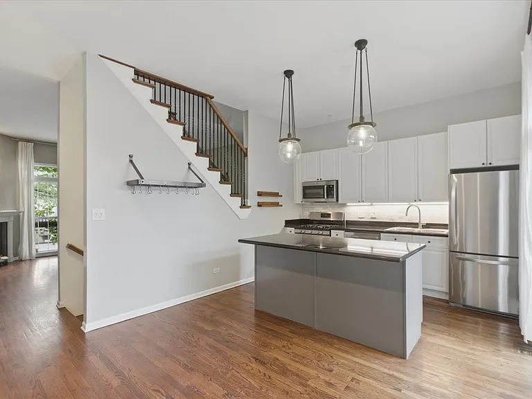 745 N Wood St #TOWNHOUSE — Photo 7