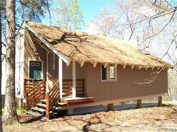 1032 W Riverside Dr, Lanexa, VA 23089