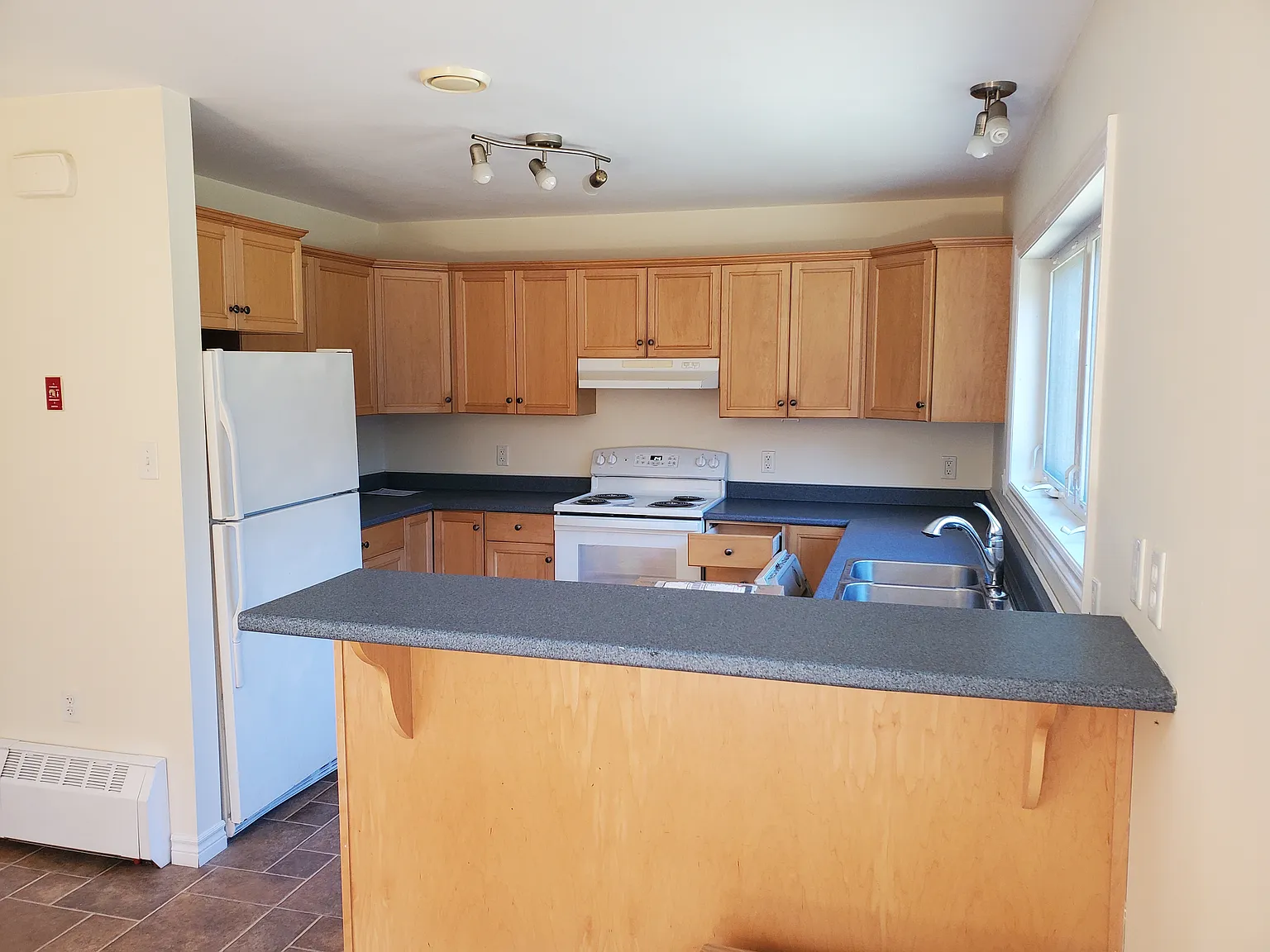 3 bed, 1.5 bath, 1500 sqft, $1,400 — Photo 3