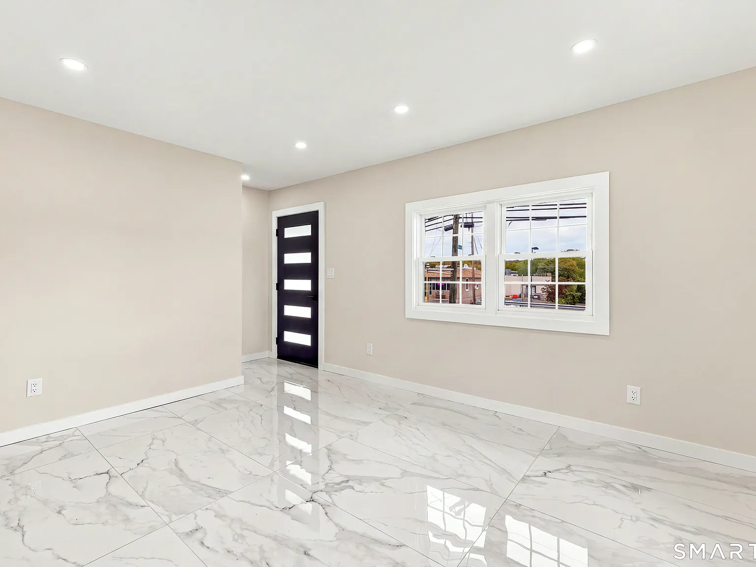 4 bed, 1.5 bath, 720 sqft, $2,900 — Photo 4