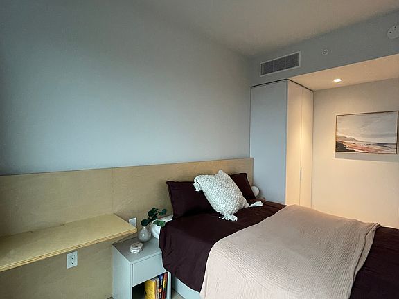4th image of 15 Park Dr APT 1