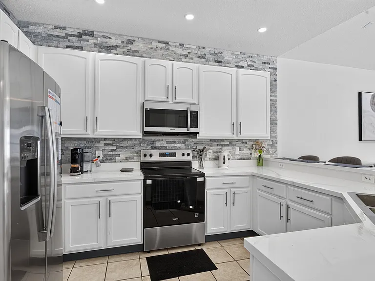 515 Corvina Dr — Photo 7