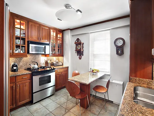 Sold by Sotheby's International Realty | media 18