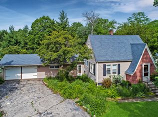 304 N Elmhurst Rd, Prospect Heights, IL 60070