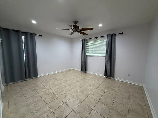 402 Dunwick Ln — Photo 15